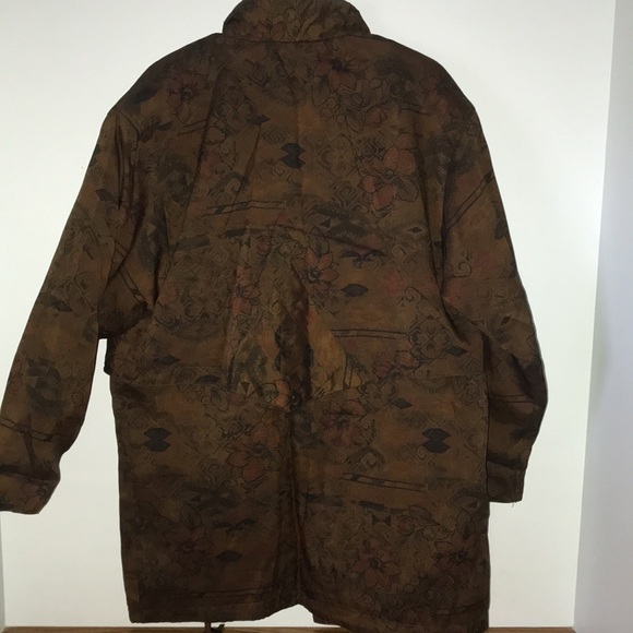 London Fog lined fingertip length jacket size small. Lining zips out Like new! - Picture 9 of 10